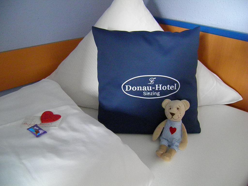 Donau-Hotel Sinzing Exterior photo